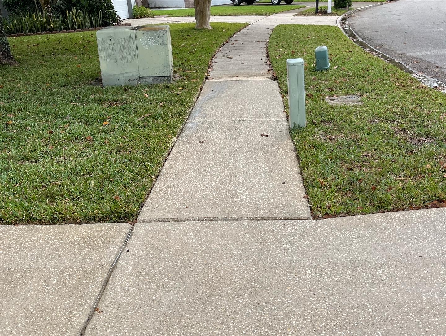 Sidewalk Pressure Washing in Jacksonville, FL Thumbnail
